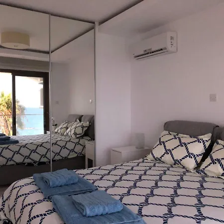 Blue Escape Apartment *